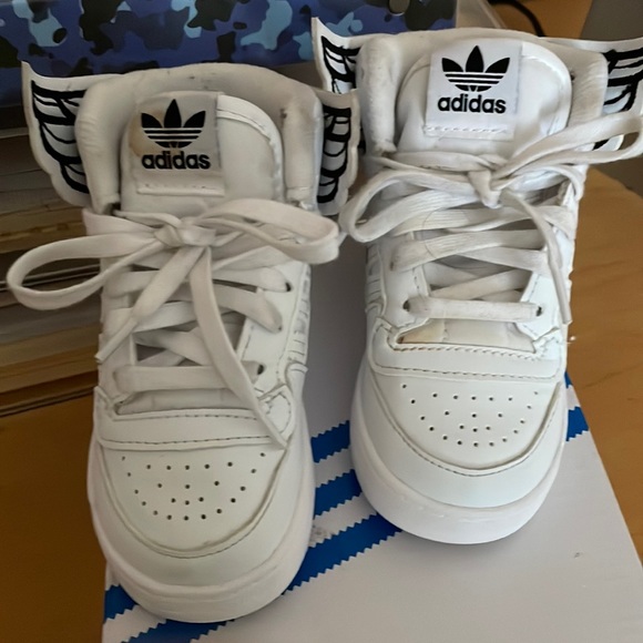 Adidas JS Wings 4.0 Kids - Picture 1 of 9